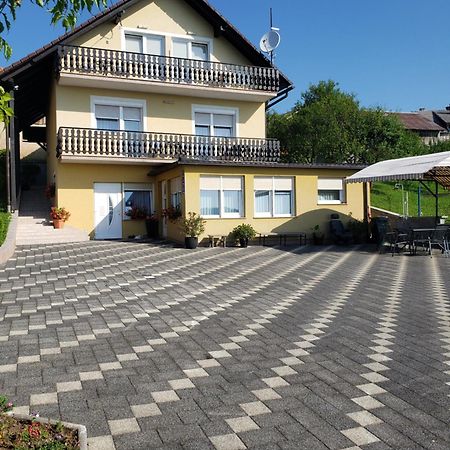 Apartments Mise Огулин Экстерьер фото